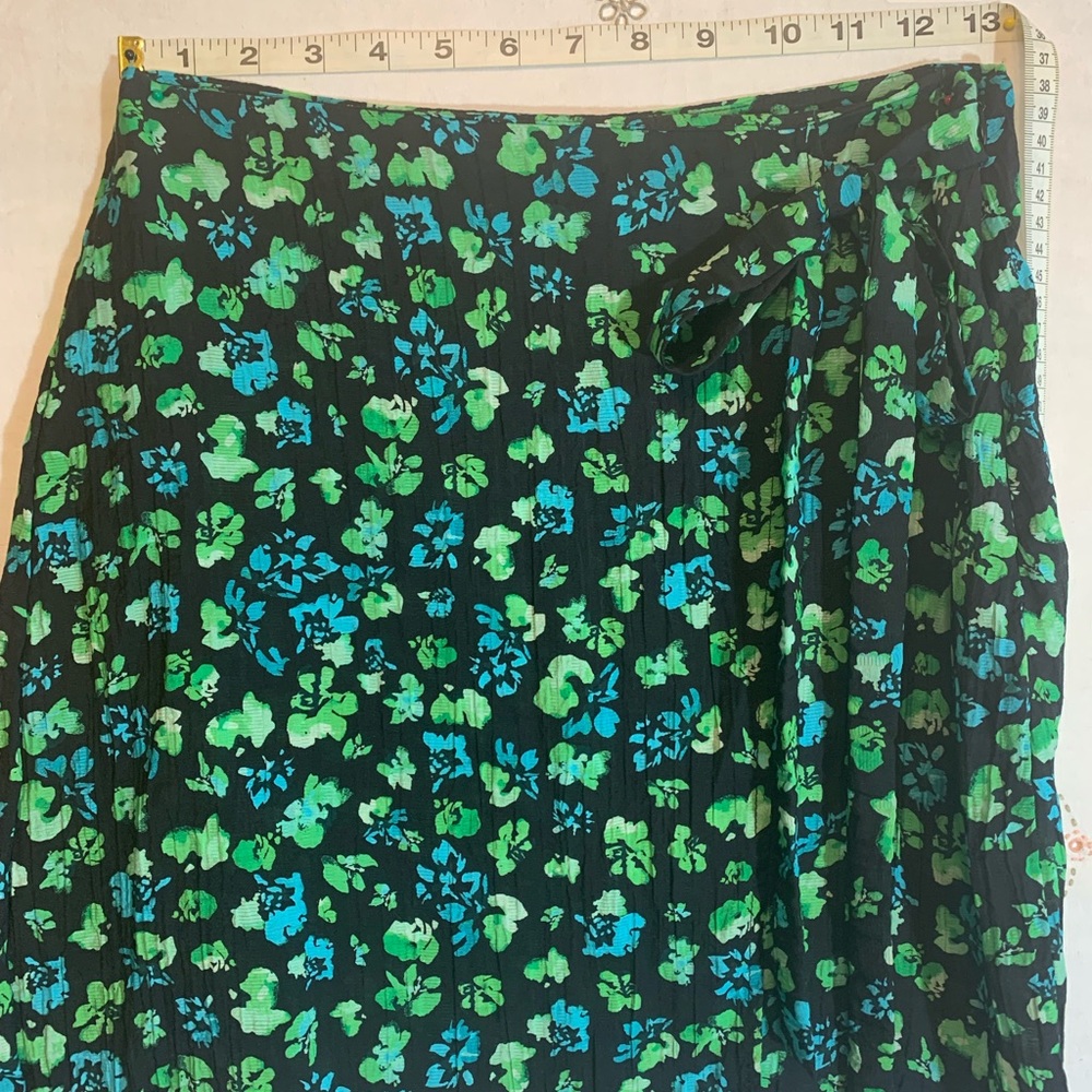 Noisy May NWOT Size XS Black Skirt with Blue and Green Floral Design